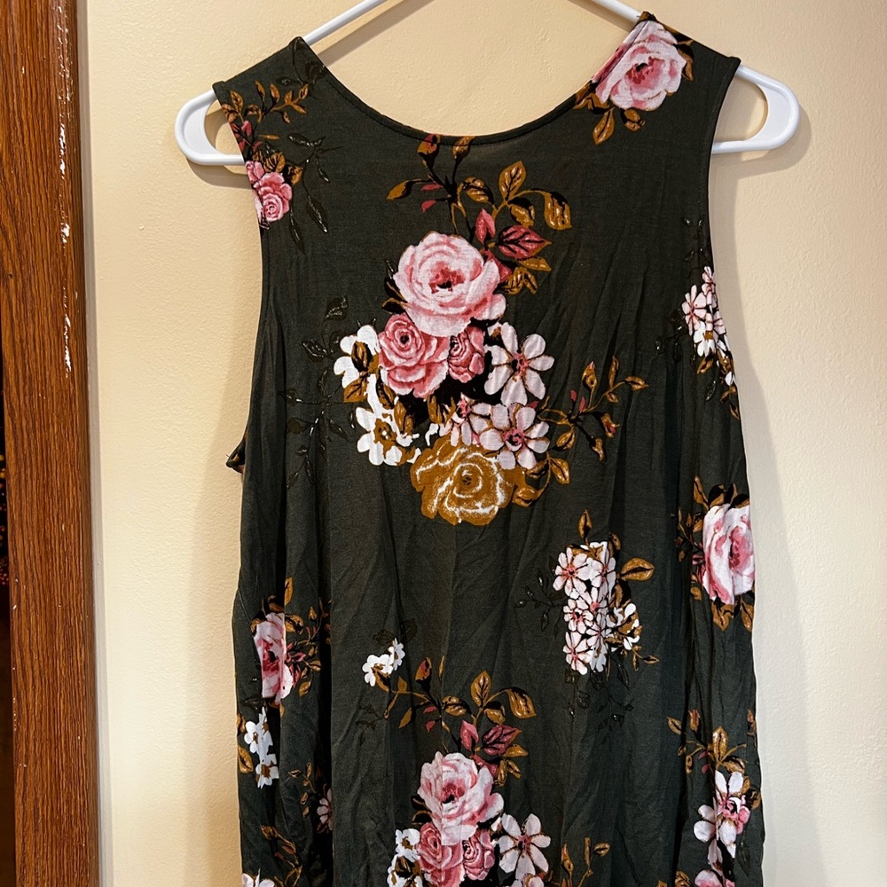 Maurice’s dressy tank size M